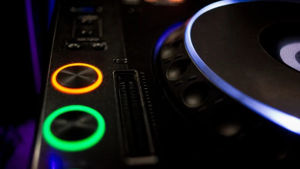 How to Play a Warm-Up DJ Set