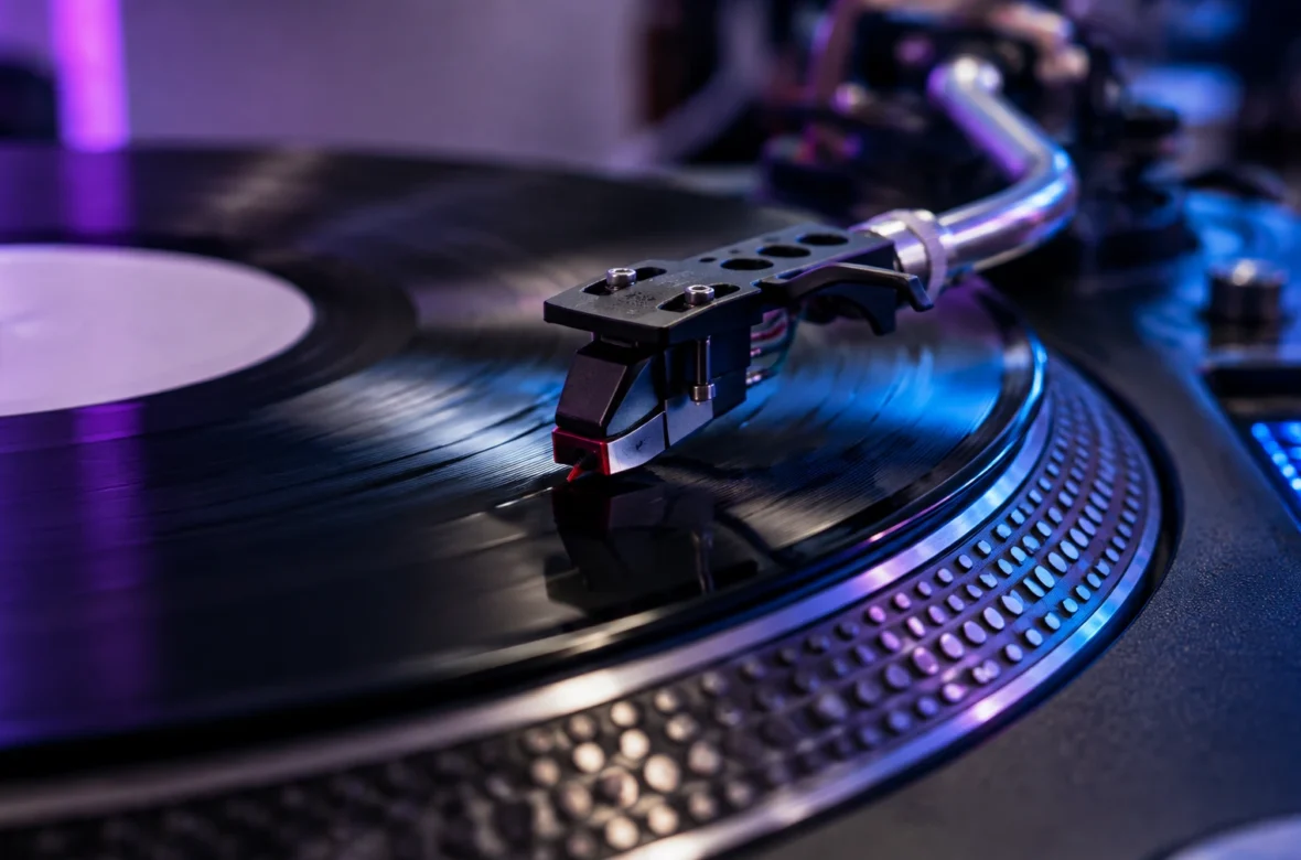 How to DJ With Vinyl A Practical Guide